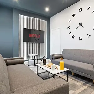 https://bellas-house-12mins-bus-to-motor-point-arena-free.hotelsin-nottingham.com